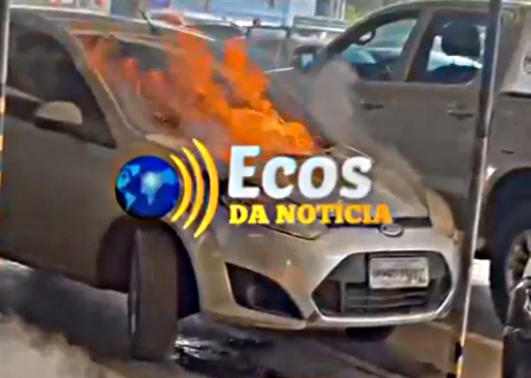 Incêndio destrói parte do motor de veículo em estacionamento de supermercado em Rio Branco
