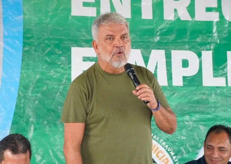 Petecão entrega equipamentos agrícolas à comunidade de Vila Restauração