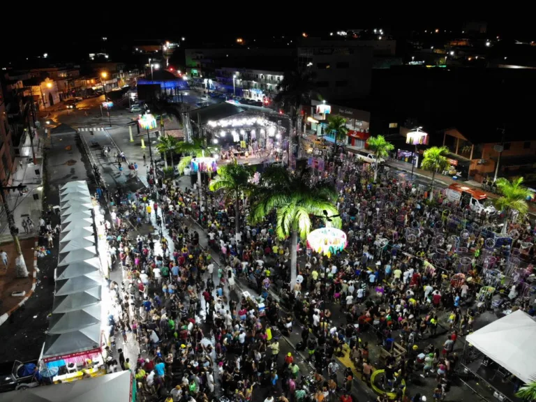 Primeira noite de Carnaval é sucesso de público em Cruzeiro do Sul