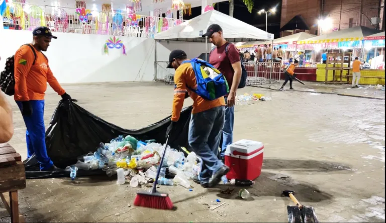 Cruzeiro do Sul já recolheu três toneladas de lixo após festas de carnaval