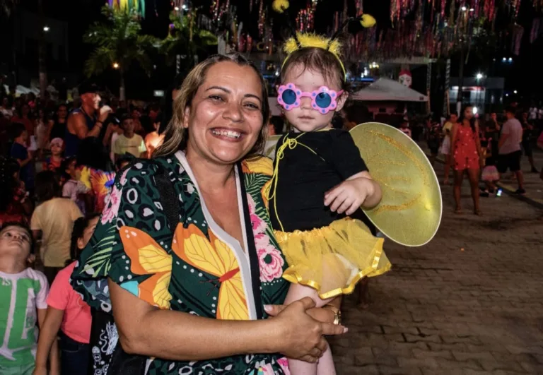 Última noite de Carnaval de Cruzeiro do Sul terá concurso de fantasia infantil