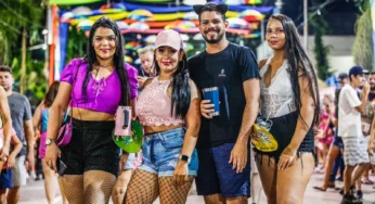 Veja a galeria de fotos da última noite de carnaval na Praça da Revolução