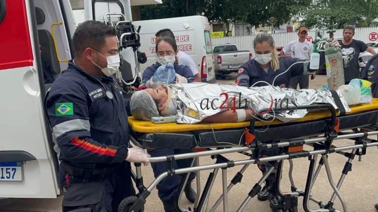 Colisão entre motocicleta e carro deixa filho e nora de Major Rocha gravemente feridos
