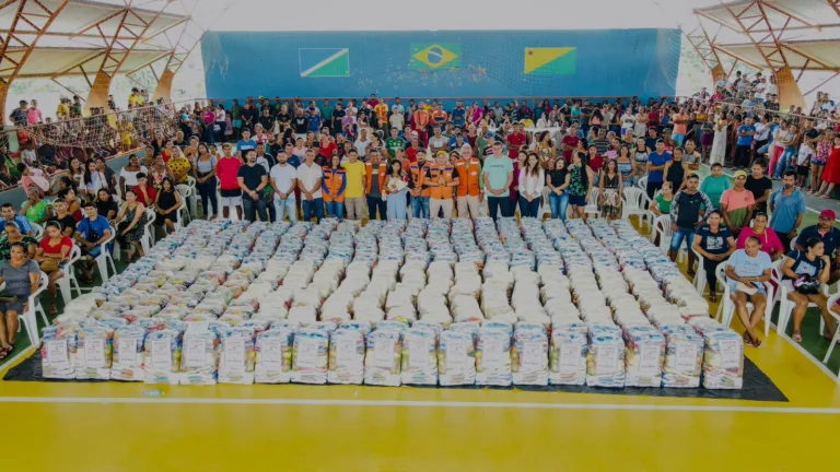Ação solidária entrega 432 cestas básicas em Porto Walter