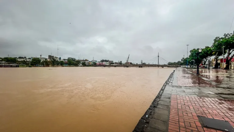 Com 16,24 metros, Rio Acre já afeta cerca de 50 mil pessoas na Capital