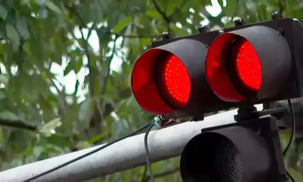 Devido a violência Porto Velho ‘libera’ furo no sinal vermelho em 15 semáforos durante a madrugada