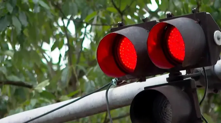 Devido a violência Porto Velho ‘libera’ furo no sinal vermelho em 15 semáforos durante a madrugada