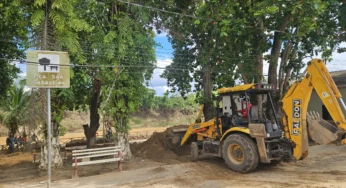 Praça São Sebastião começa a ser “desenterrada” após enchente em Xapuri