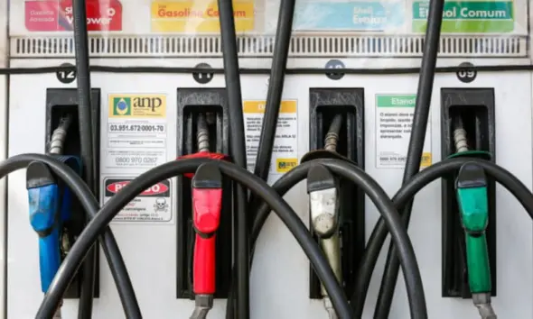 Preço da gasolina da Petrobras tem defasagem de 17%, diz Abicom