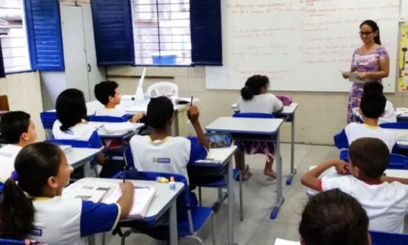49% dos brasileiros não terminam ensino fundamental na idade certa