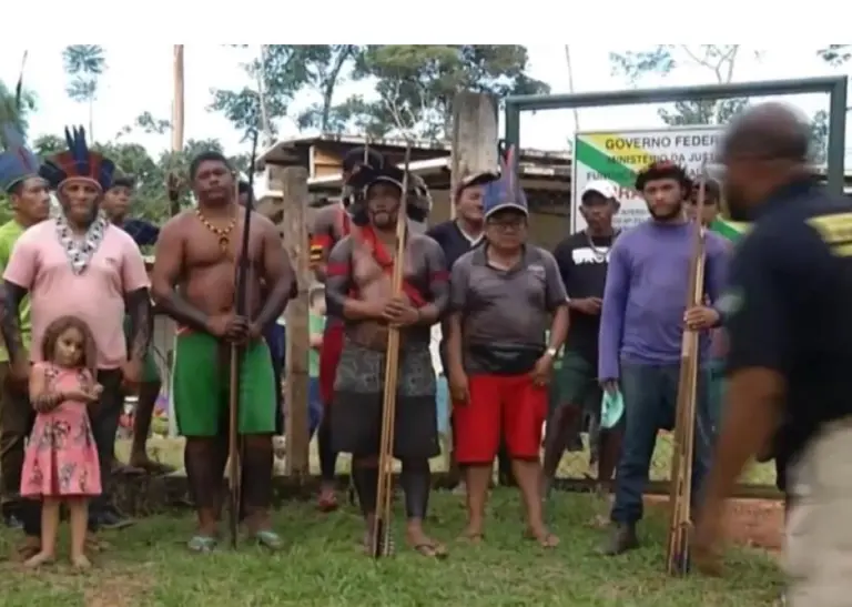 Protesto de indígenas de duas etnias bloqueia a rod. Transamazônica no Pará