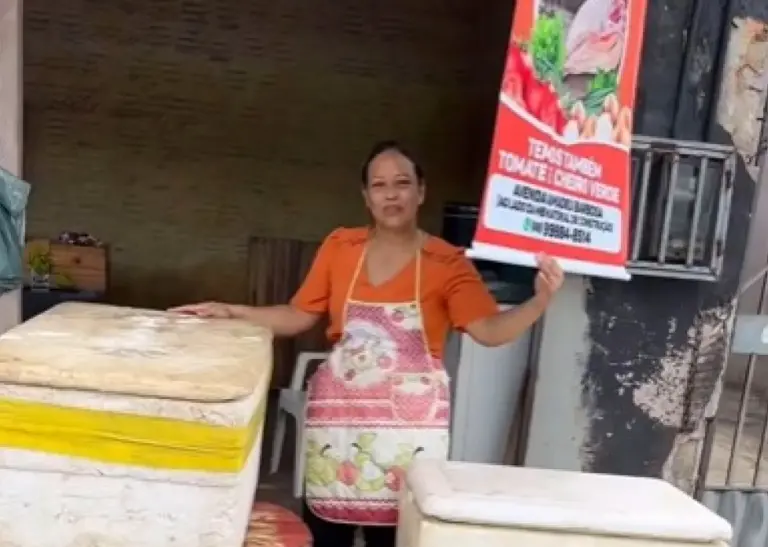 Dentista de “caçada” a dinheiro em rotatória compra caixa de peixe para doar a famílias carente