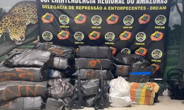 Cerca de 900 kg de drogas e fuzis são apreendidos no interior do AM