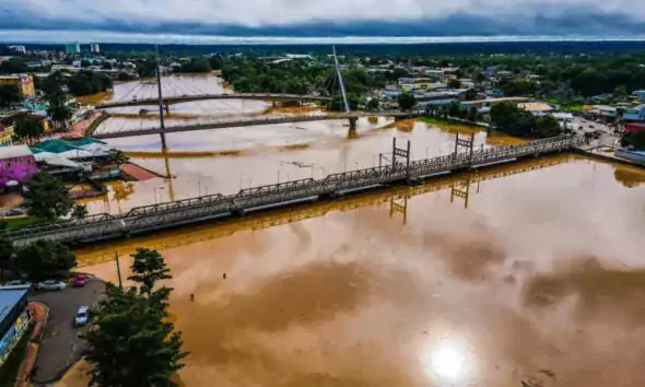 Ponte Metálica pode voltar a ser fechada ao tráfego caso enchente persista