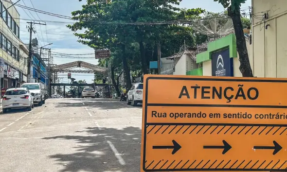 Rua Rui Barbosa é bloqueada para montagem de palco para filiação de Bocalom ao PL