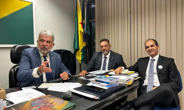 Petecão e Zezinho Barbary garantem R$ 20 milhões para novo porto em Cruzeiro do Sul