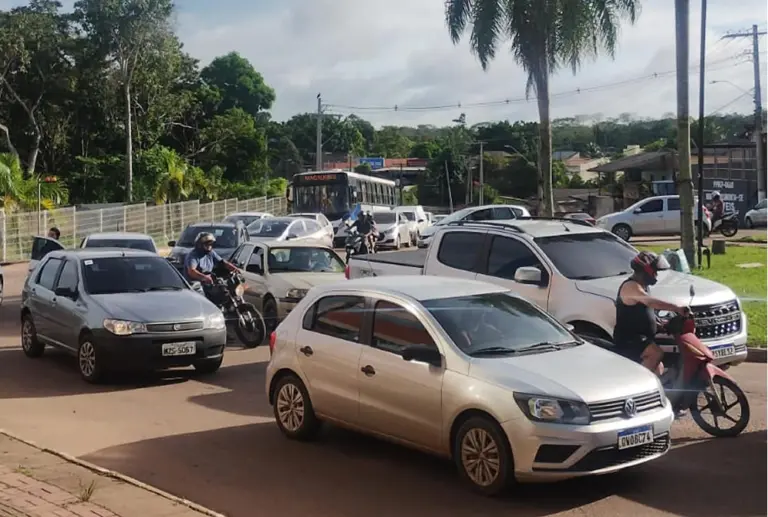 Concurso com mais de 50 mil inscritos deixa trânsito lento em Rio Branco