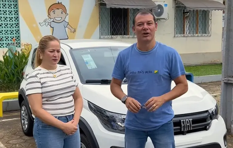 Roberto Duarte entrega veículo ao Educandário Santa Margarida