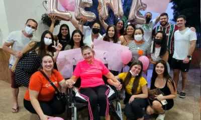 Após complicações cirúrgicas, Lene Petecão deixa hospital e é recebida por familiares
