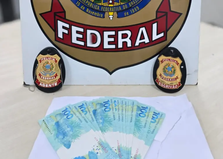 Dois homens são presos ao receberem encomenda com dinheiro falso no Acre