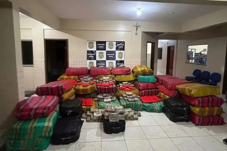 Polícia apreende 3 toneladas de drogas escondidas em barco no Pará