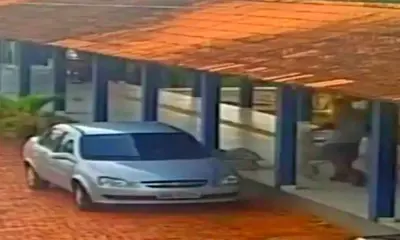 Câmeras filmam homem colocando insumos em suposto carro de servidora do Cean