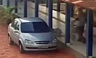 Câmeras filmam homem colocando insumos em suposto carro de servidora do Cean