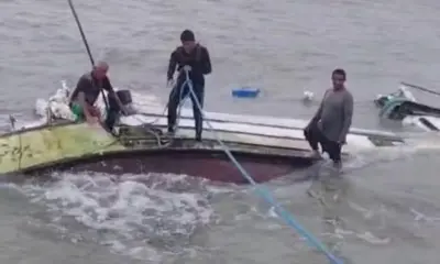 Pescadores sobrevivem após ficarem em cima de barco que virou