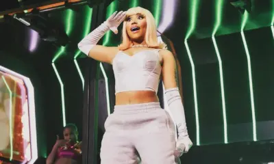Nicki Minaj é atingida por objeto durante show e revida; assista
