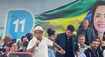 A direita se apronta para entrar em campo