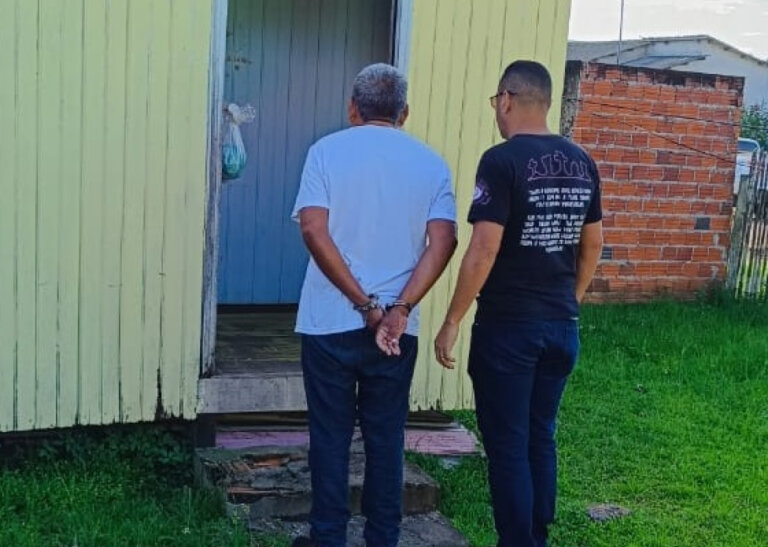 Avô é preso acusado de atos libidinosos contra netos em Cruzeiro do Sul