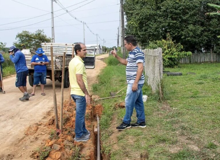 Zequinha e Gladson garantem avanço na distribuição de água em Cruzeiro do Sul