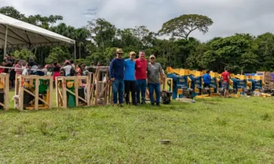 Zequinha entrega equipamentos agrícolas, sacolões e kits dormitórios no Rio Liberdade