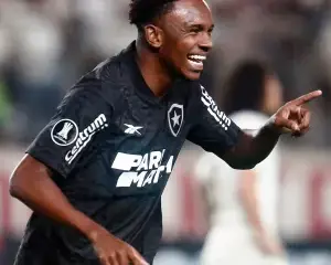 Jeffinho decide, Botafogo vence fora e garante vaga antecipada nas oitavas