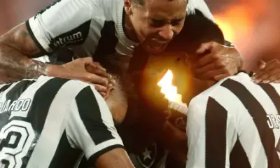 Botafogo acorda no 2º tempo, bate Vitória e sai na frente na Copa do Brasil