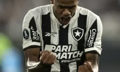 Botafogo vence LDU com “VAR Eterno” e respira na libertadores