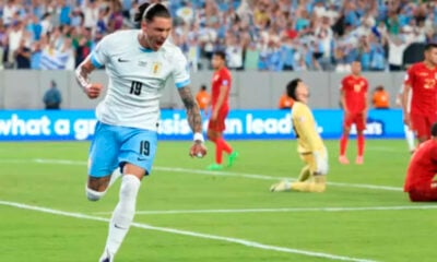 De la Cruz come a bola e Uruguai arrasa a Bolívia