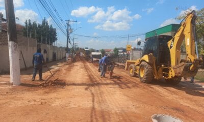 Trânsito fica lento na região do bairro Isaura Parente durante obras
