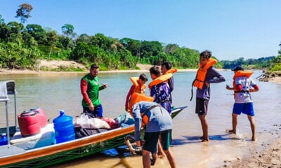 No Acre, meninos de 14 anos viajam 2 dias de barco para participar dos Jogos Escolares