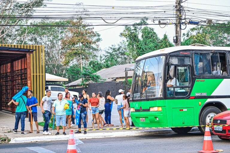 Mais de 40 ônibus e vans começam a chegar para convenção de Marcus Alexandre