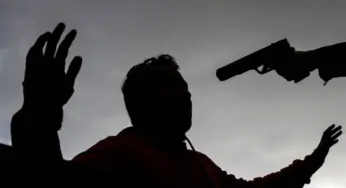 Homens armados assaltam loja no Centro de Cruzeiro do Sul
