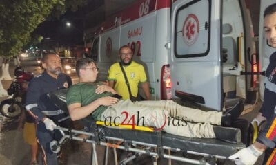 Colisão entre moto e carro deixa entregador com fratura na perna em Rio Branco