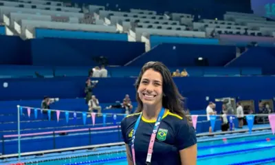 Nadadora brasileira é expulsa da delegação em Paris após indisciplina