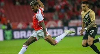 Inter empata com o Athletico no último lance, mas segue em crise