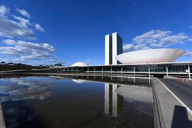 Orçamento Secreto: “Se puxar a pena cai todo o galinheiro”!