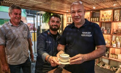 Café Contri faz sucesso no Espaço Indústria com artes no café