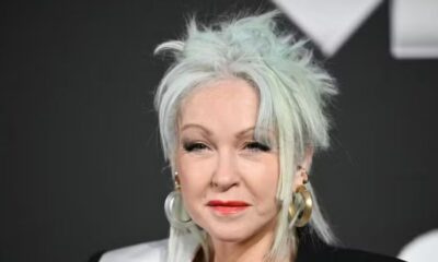 No dia do show de Cyndi Lauper no Rock in Rio, relembre diferentes visuais e curiosidades sobre a artista