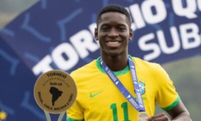 Jogador da seleção teria levado amante para jogo e ganha indireta da esposa nas redes sociais