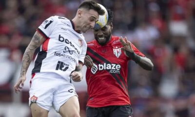 Vitória bate o Atlético-GO fora de casa e respira no Brasileirão