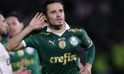 Palmeiras bate Atlético-MG, chega à ponta do Brasileiro e ‘seca’ Botafogo